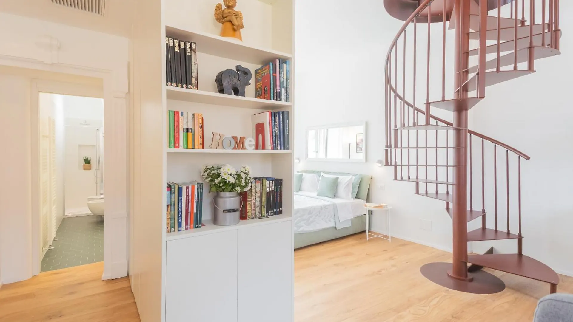 Rooftop Nest In Como City Center By Rent All Como Italië